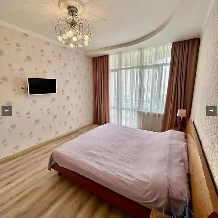 аркадія веліка 3х-кімнатна в центрі жк пальміра Apartment *